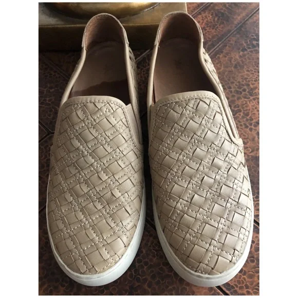 FRYE SLIP ONS SIZE 7.5 - Picture 2 of 13